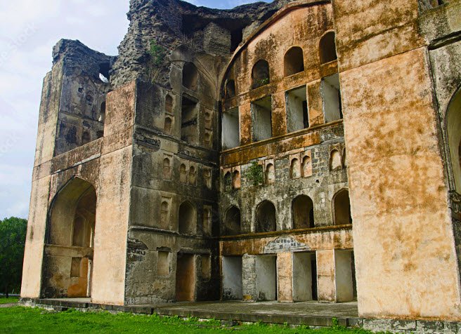 Fariabagh Palace, Ahmednagar, Maharashtra - Vushii.com